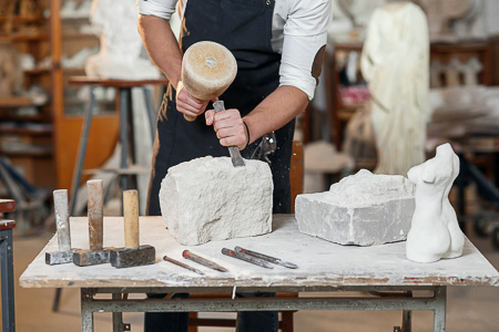 Tailleur·euse de pierre-marbrier·ère>